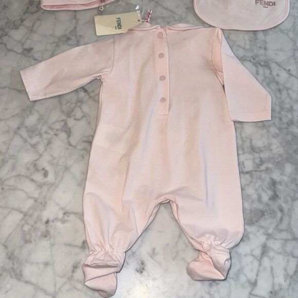 NWT FENDI Pink Baby 3 Piece Gift Set 1M - Picture 4 of 10
